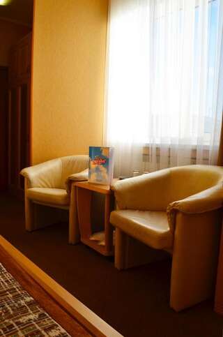 Отель Old Port Hotel Борисполь Стандартный двухместный номер с 2 отдельными кроватями-4